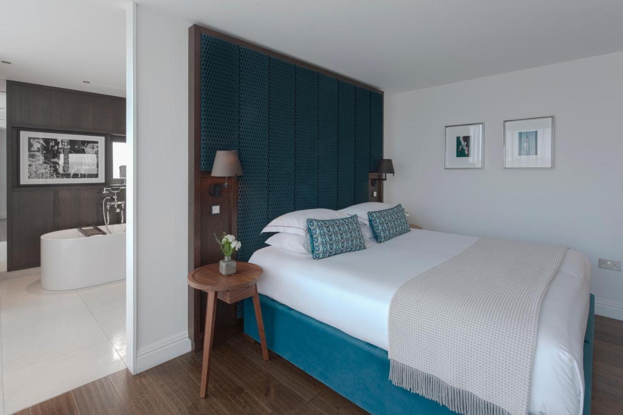 Cheval The Edinburgh Grand Aparthotel Bagian luar foto A bedroom at the hotel
