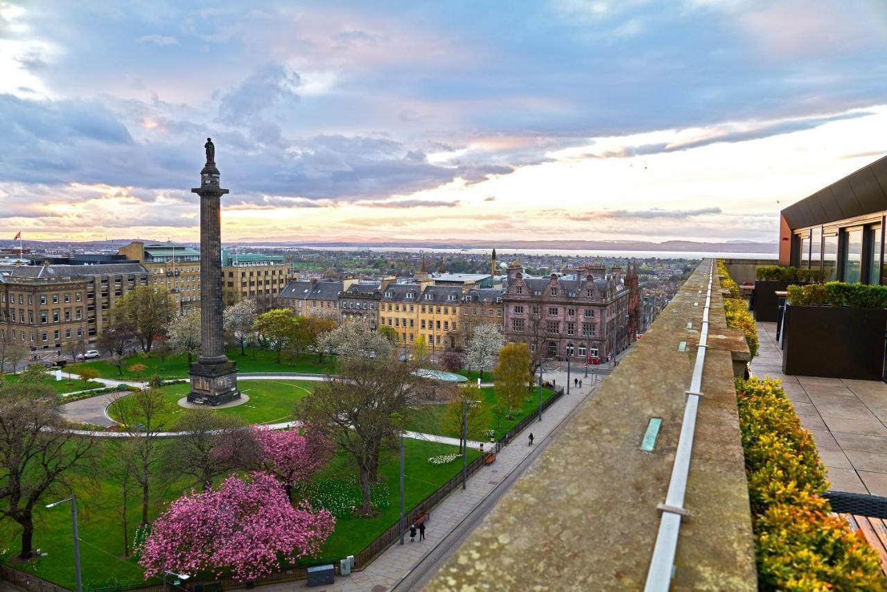 Cheval The Edinburgh Grand Aparthotel Bagian luar foto The view from the rooftop of the Edinburgh Academy