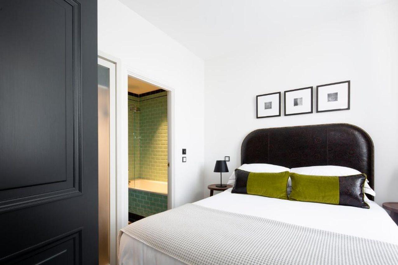 Cheval The Edinburgh Grand Aparthotel Bagian luar foto A bedroom at the hotel