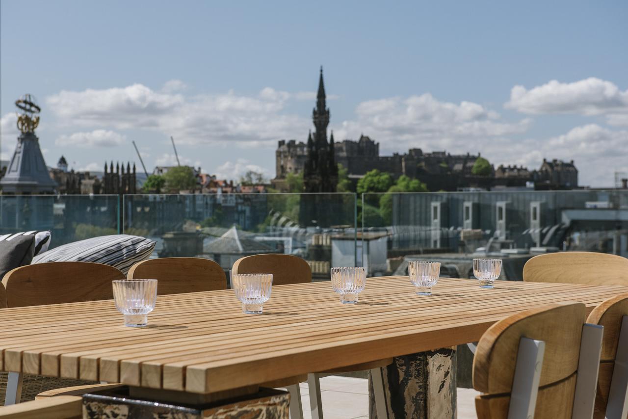 Cheval The Edinburgh Grand Aparthotel Bagian luar foto The rooftop bar at the Edinburgh Marriott Hotel