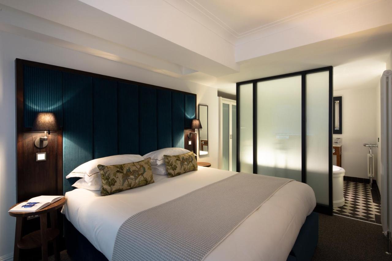 Cheval The Edinburgh Grand Aparthotel Bagian luar foto A bedroom at the hotel